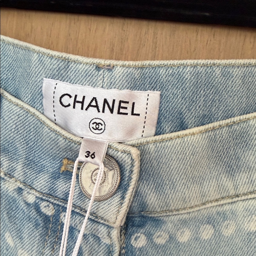 CHANEL  25p light wash straight leg - Picture 3 of 8